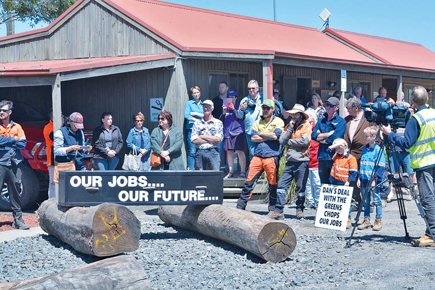 Timber workers rally